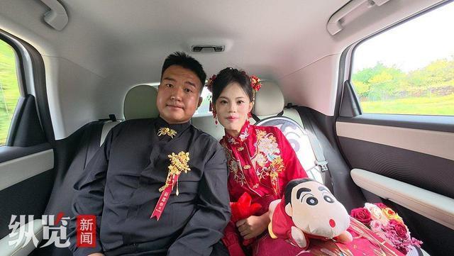 1.6万元极简婚礼引爆全网：新郎礼服仅29.9元，婚车竟是自己家那辆
