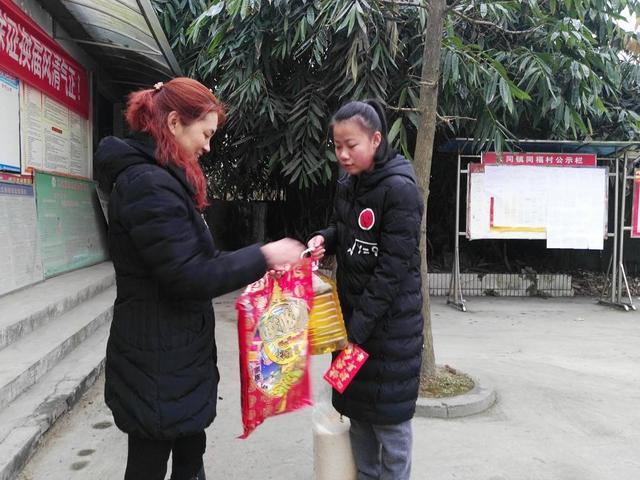 孤女即将赴海外攻读博士，民政"监护人"含泪手书送别信
