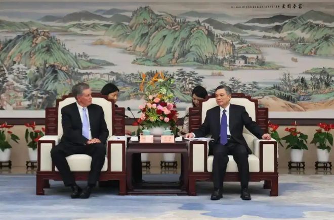 特朗普"铁杆盟友"戴安斯二访中国 重点考察本土科技企业