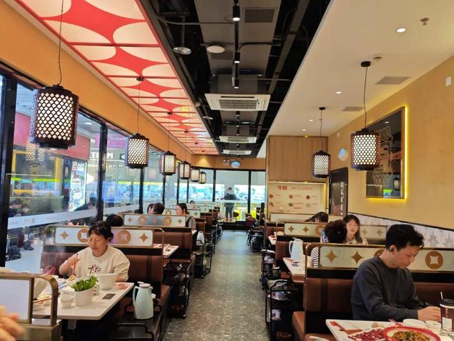 连锁餐饮，开始批量“雇佣”AI营销团队