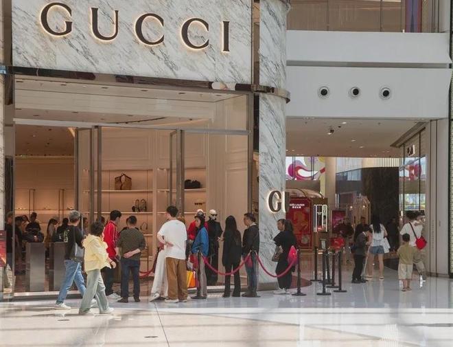 利润暴跌60%，Gucci大规模降价，奢侈品“只涨不跌”的时代落幕了？