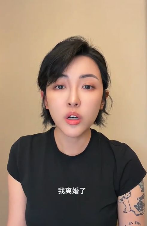 千万粉丝博主哺乳期离婚，前夫曾打造重达4斤的黄金凤冠