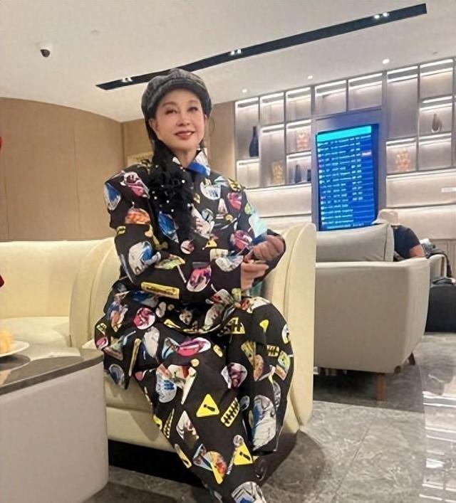 刘晓庆现身怒骂古柯，原来赔330万只是冰山一角