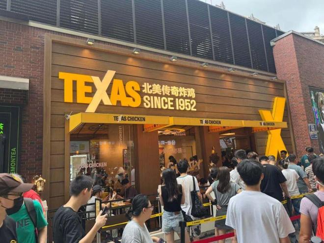 炸鸡赛道硝烟再起：国际巨头挥师入场，本土群雄贴身肉搏！