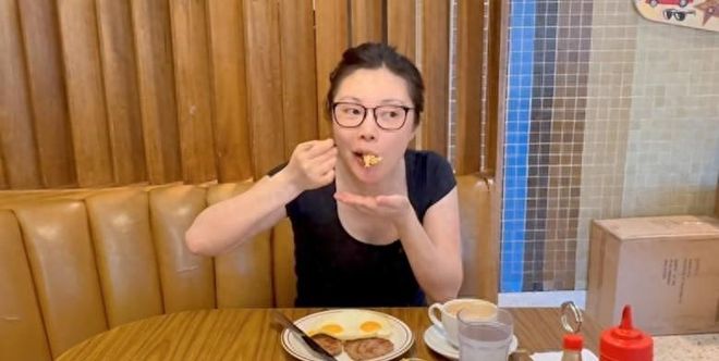 香港星二代与内地女星游好莱坞，妻子全英文点餐