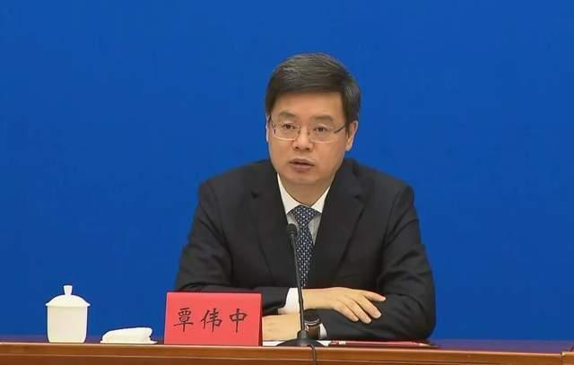 刚卸任深圳市长的覃伟中接受审查调查，其曾在中国石化深耕21年