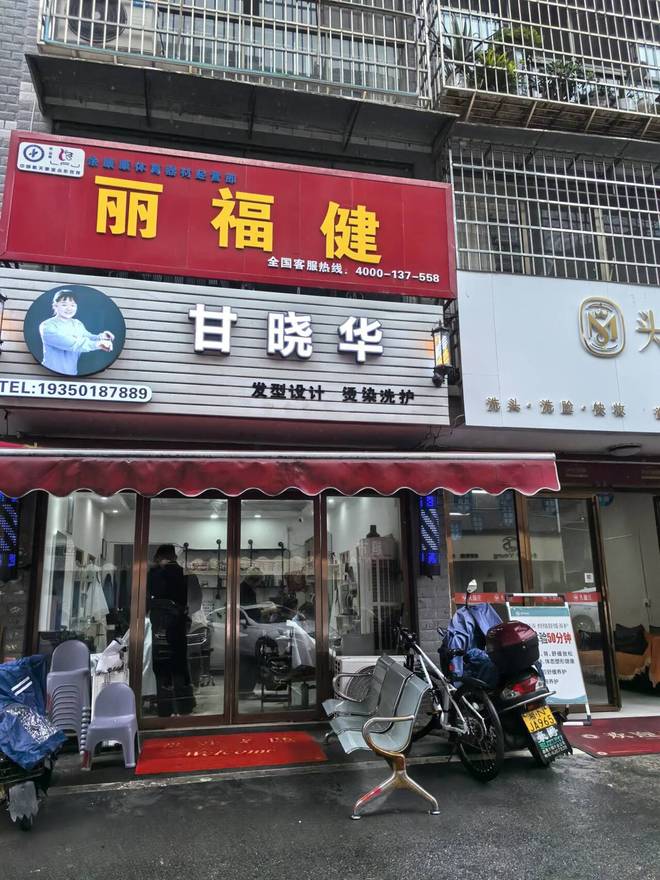 晓华理发店已退去爆火时的喧嚣 店员称晓华几天未到店