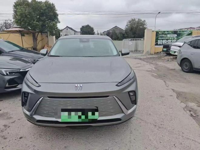 上海男子花10.5万购入的二手车竟为"全损车"，涉事车辆此前曾酿成一死两伤事故