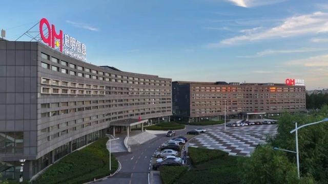刚连任两月便请辞，55岁"老面孔"接棒执掌启明信息